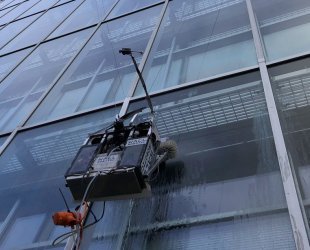 A Portable Robot That Will Shake the Window Cleaning Industry